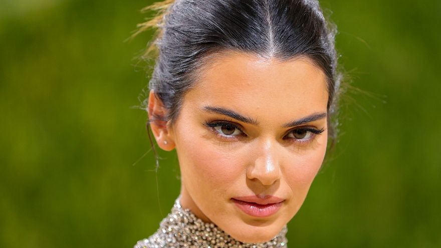 Kendall Jenner trở thành đại sứ mới của "gã khổng lồ" mỹ phẩm Pháp L'Oreal